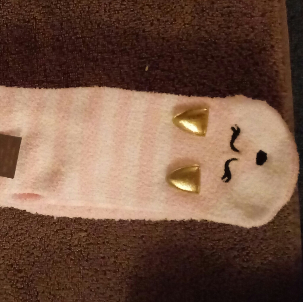 2 pairs of socks